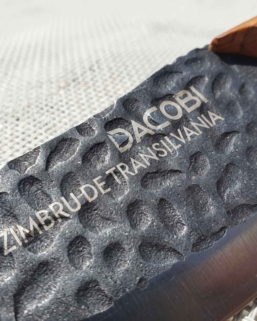 Czarne ostrze DACOBI z napisem ZIMBRU DE TRANSILVANIA wygrawerowanym laserem